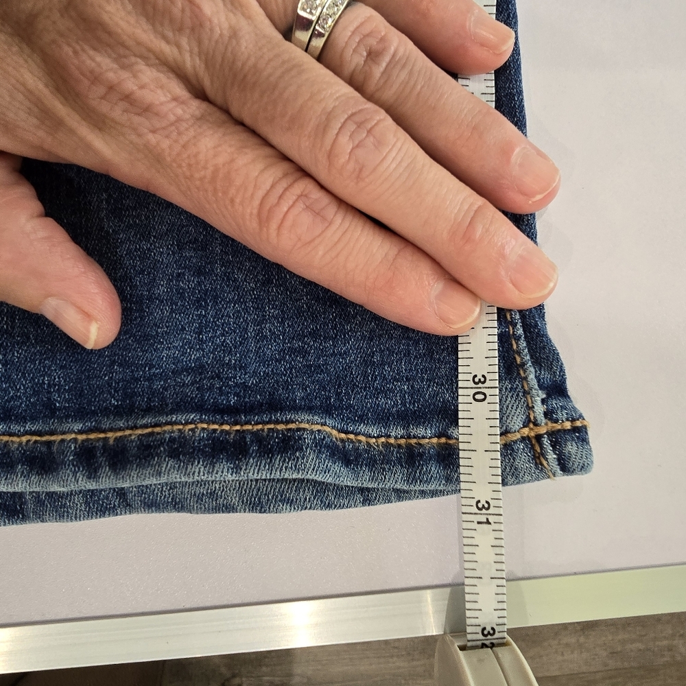 AE size 4R kick boot jeans - Picture 2 of 6